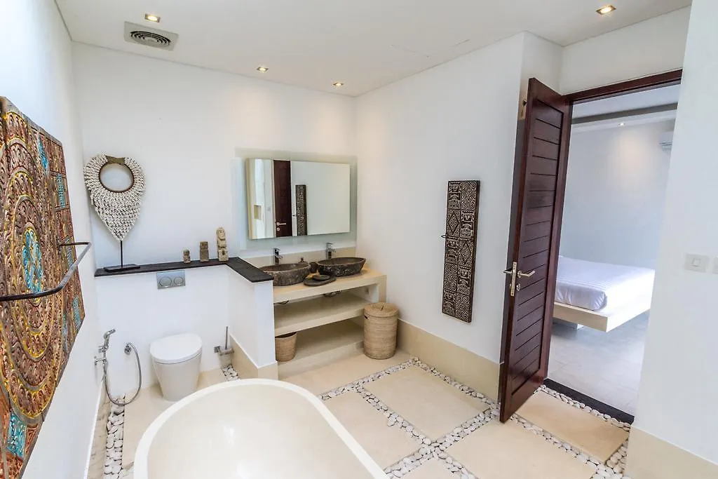 Villa Saha - Elegant 3-Bedroom In Seminyak