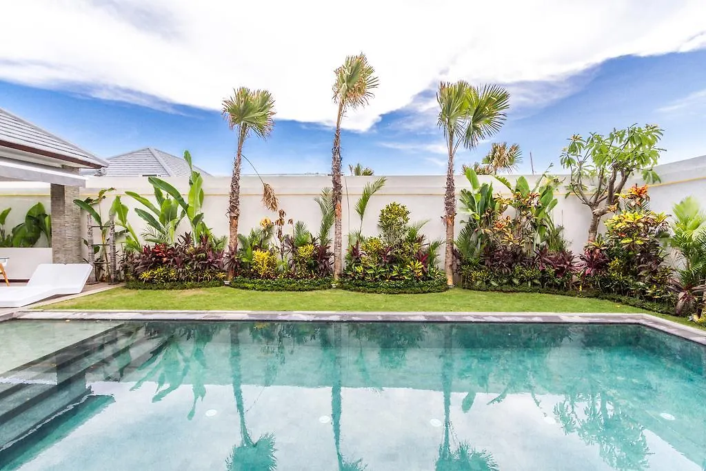 Villa Saha - Elegant 3-Bedroom In Seminyak