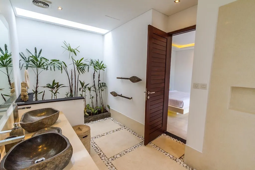 Villa Saha - Elegant 3-Bedroom In Seminyak