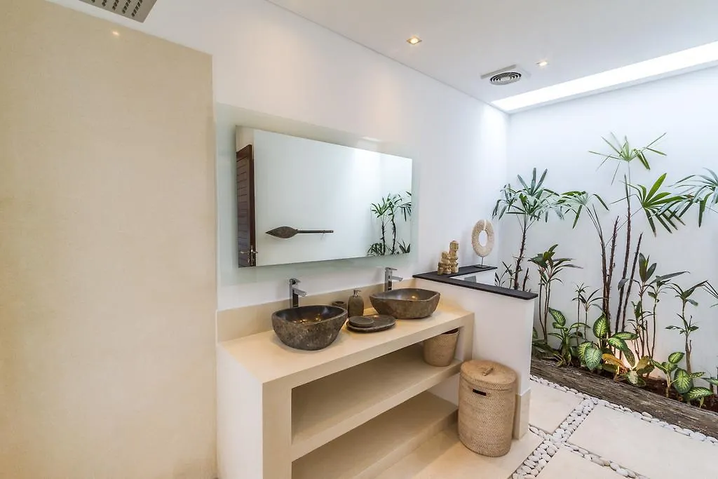Villa Saha - Elegant 3-Bedroom In Seminyak 0*, Seminyak (Bali) Indonesia