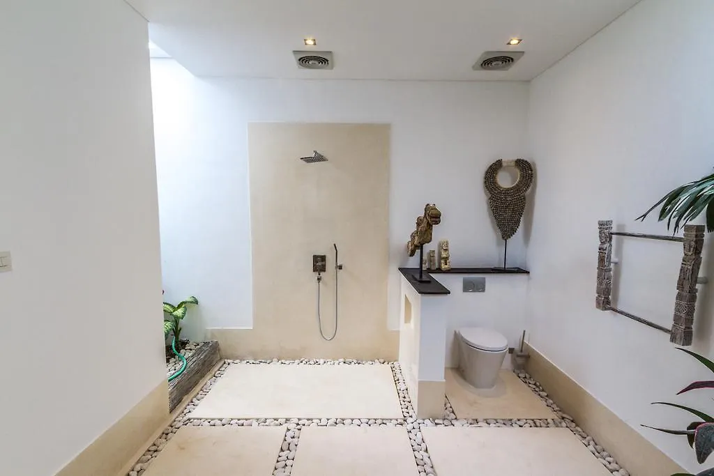 Villa Saha - Elegant 3-Bedroom In Seminyak