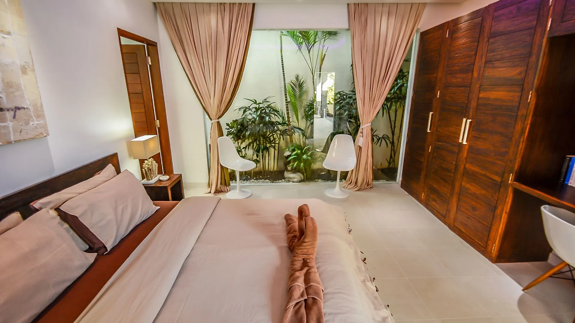 Villa Saha - Elegant 3-Bedroom In Seminyak