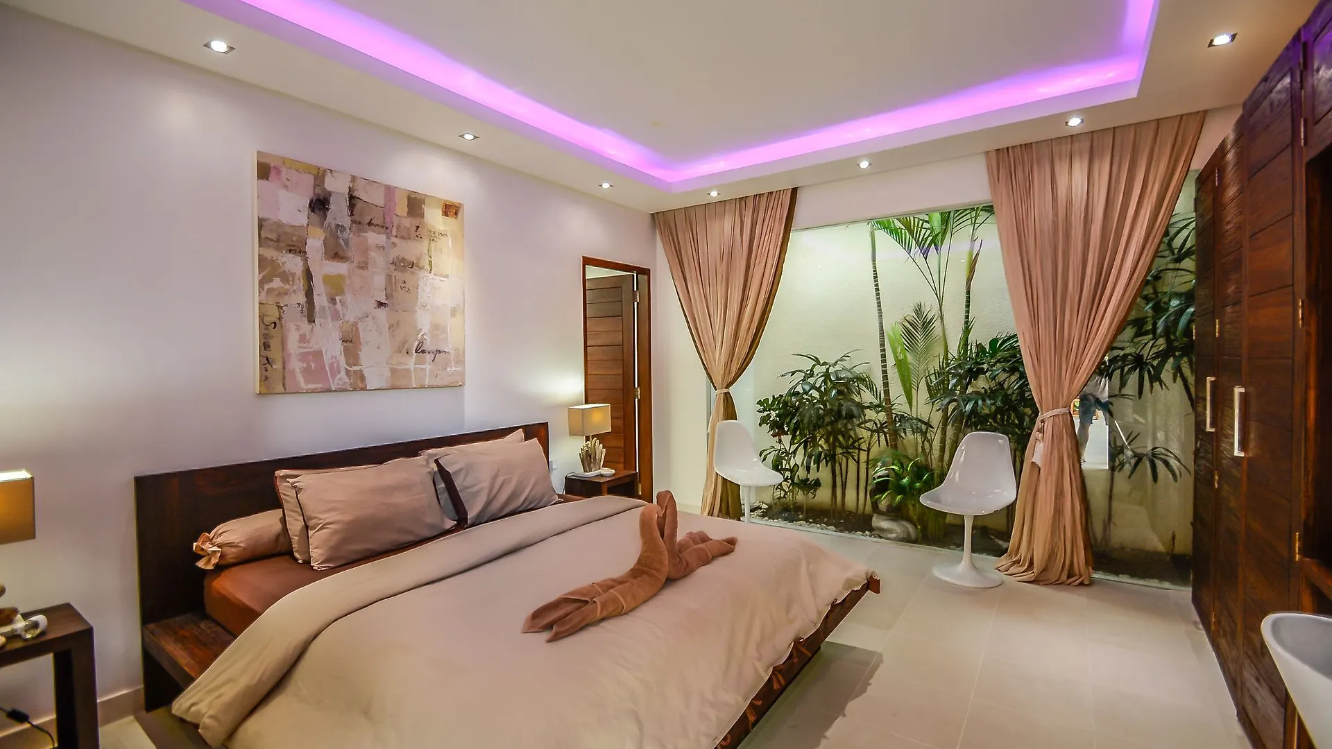 Villa Saha - Elegant 3-Bedroom In Seminyak 0*, Seminyak (Bali) Indonesia