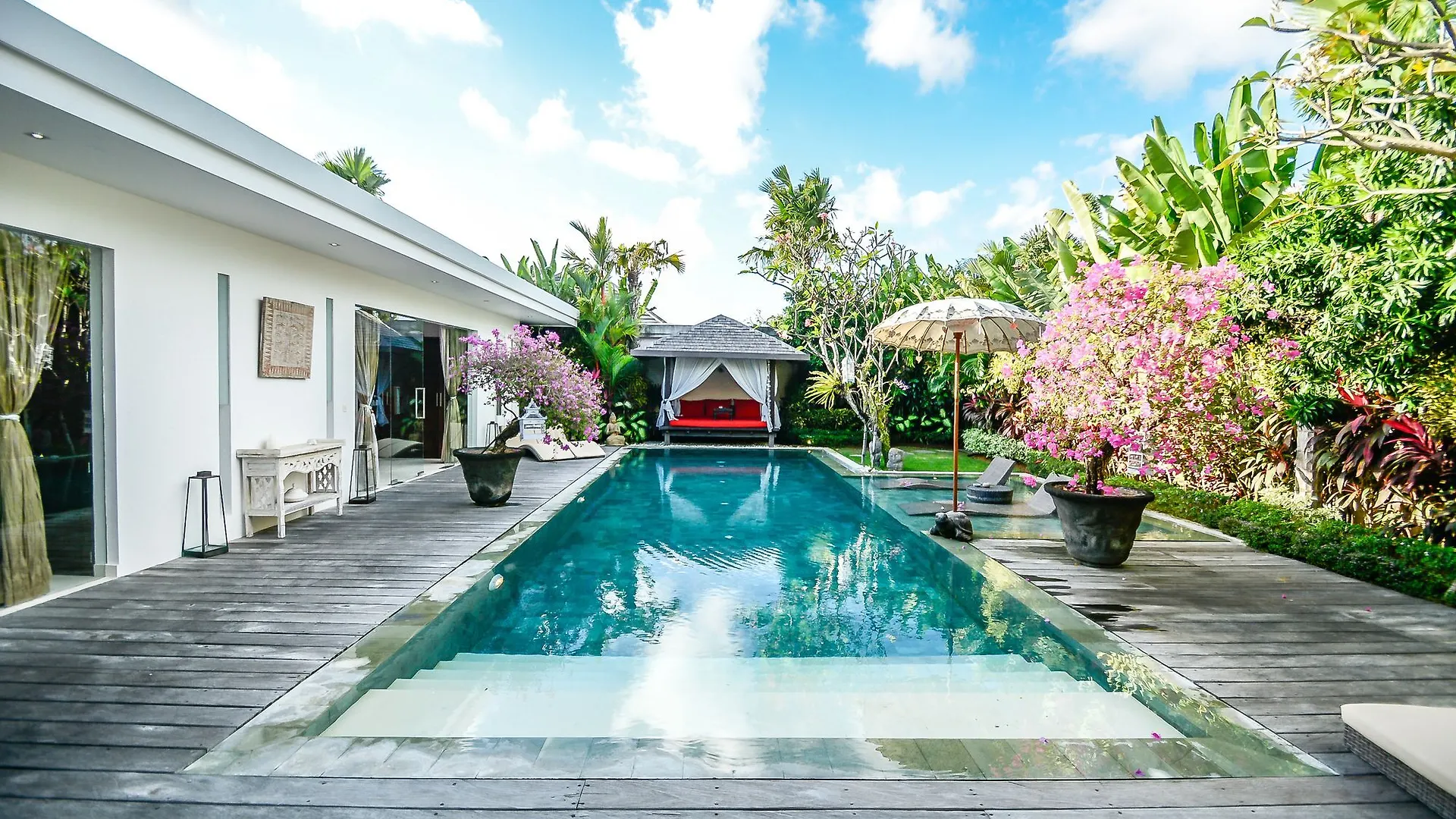 Villa Saha - Elegant 3-Bedroom In Seminyak